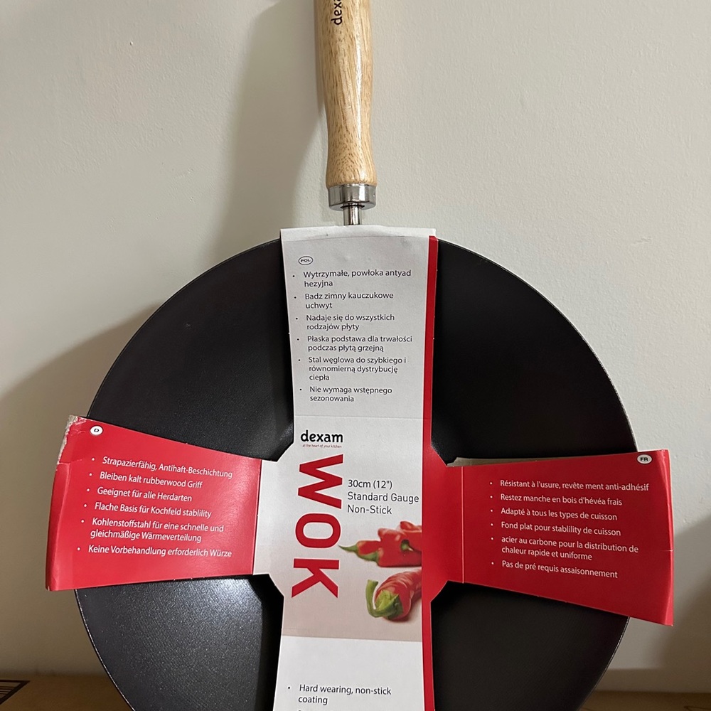 Black Wok with Wooden Handle